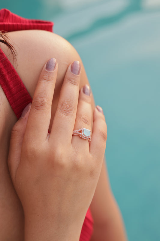 The Aqua Halo Split-Shank Ring