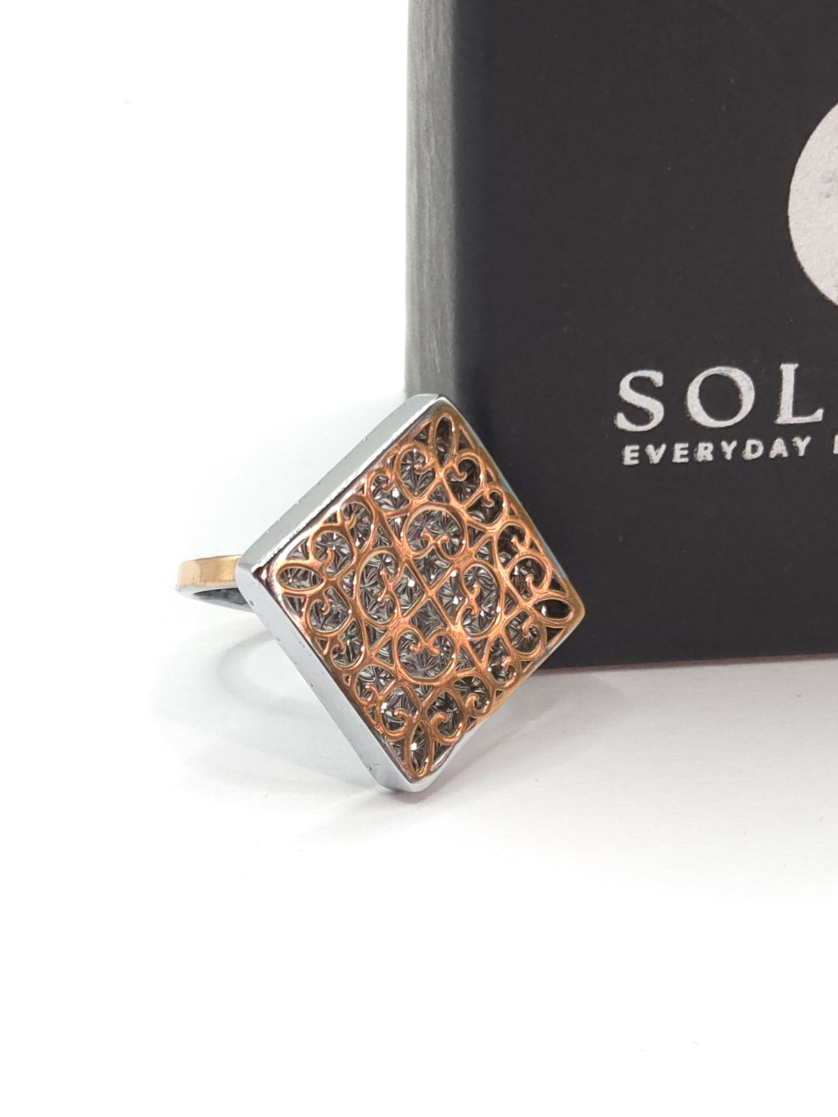 The Filigree Lattice Square Ring